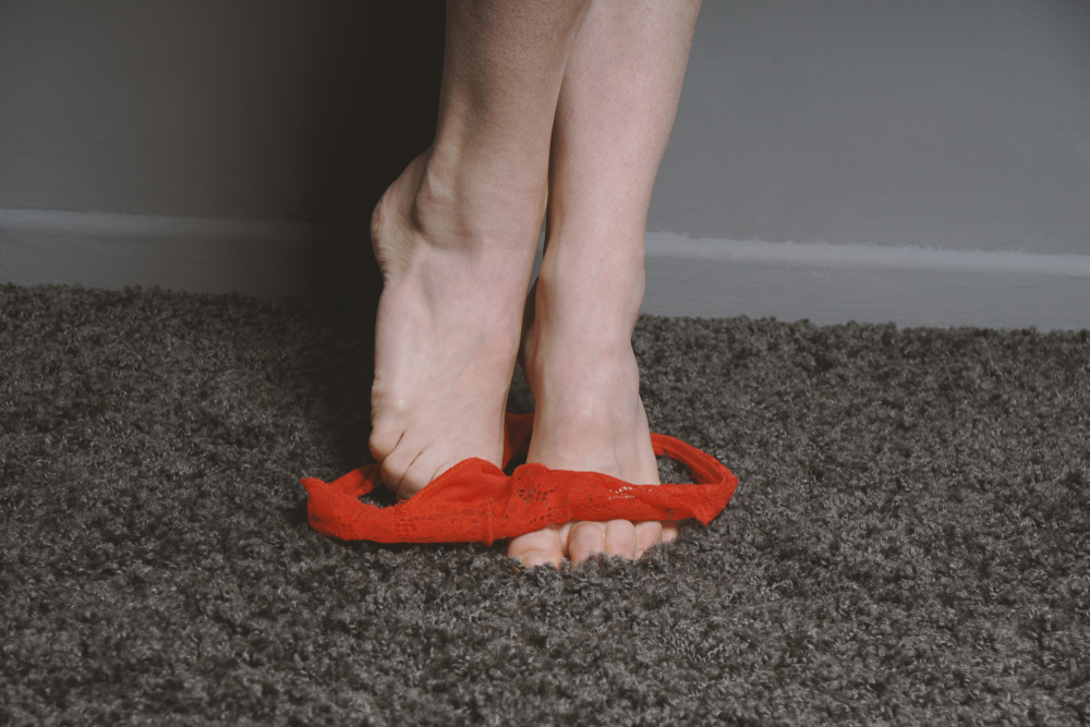 Masturbating while stng panties around ankles