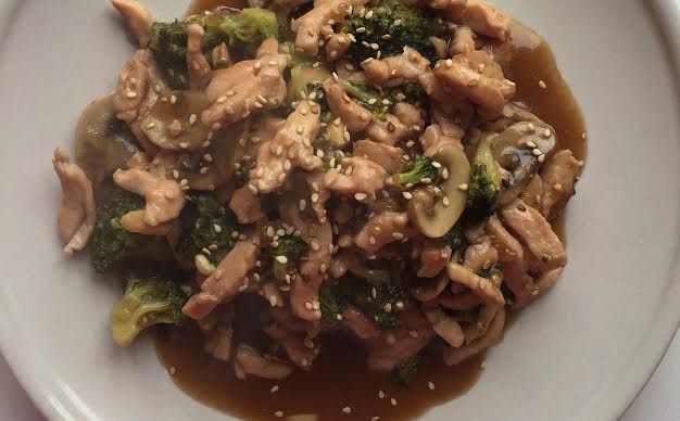 Receta: wok de pollo agridulce con jengibre y brécol