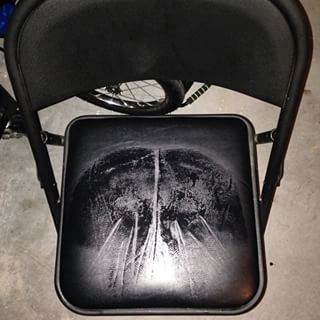 635975026362506436737504613_sweat on chair