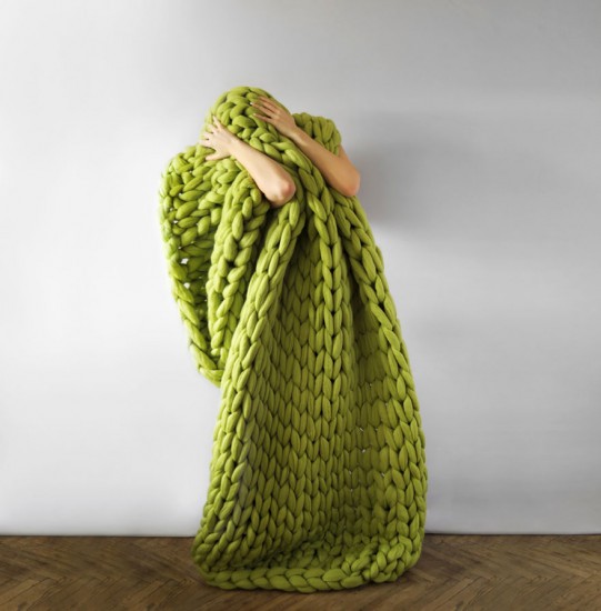 giant-super-chunky-wool-knitwear-blankets-anna-mo-3