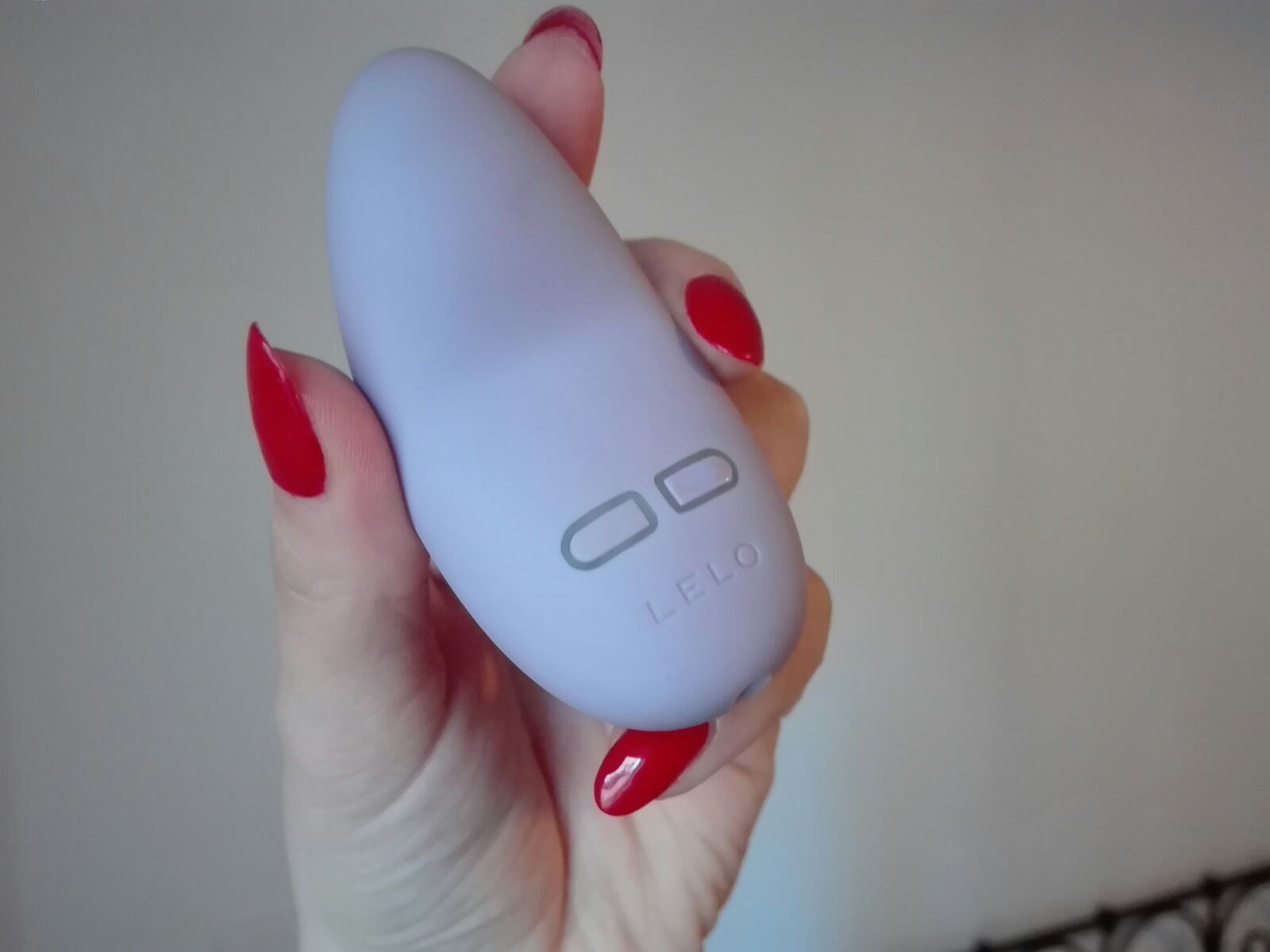 Estimulador o masajeador de vulva Lily 2 de la marca LELO 