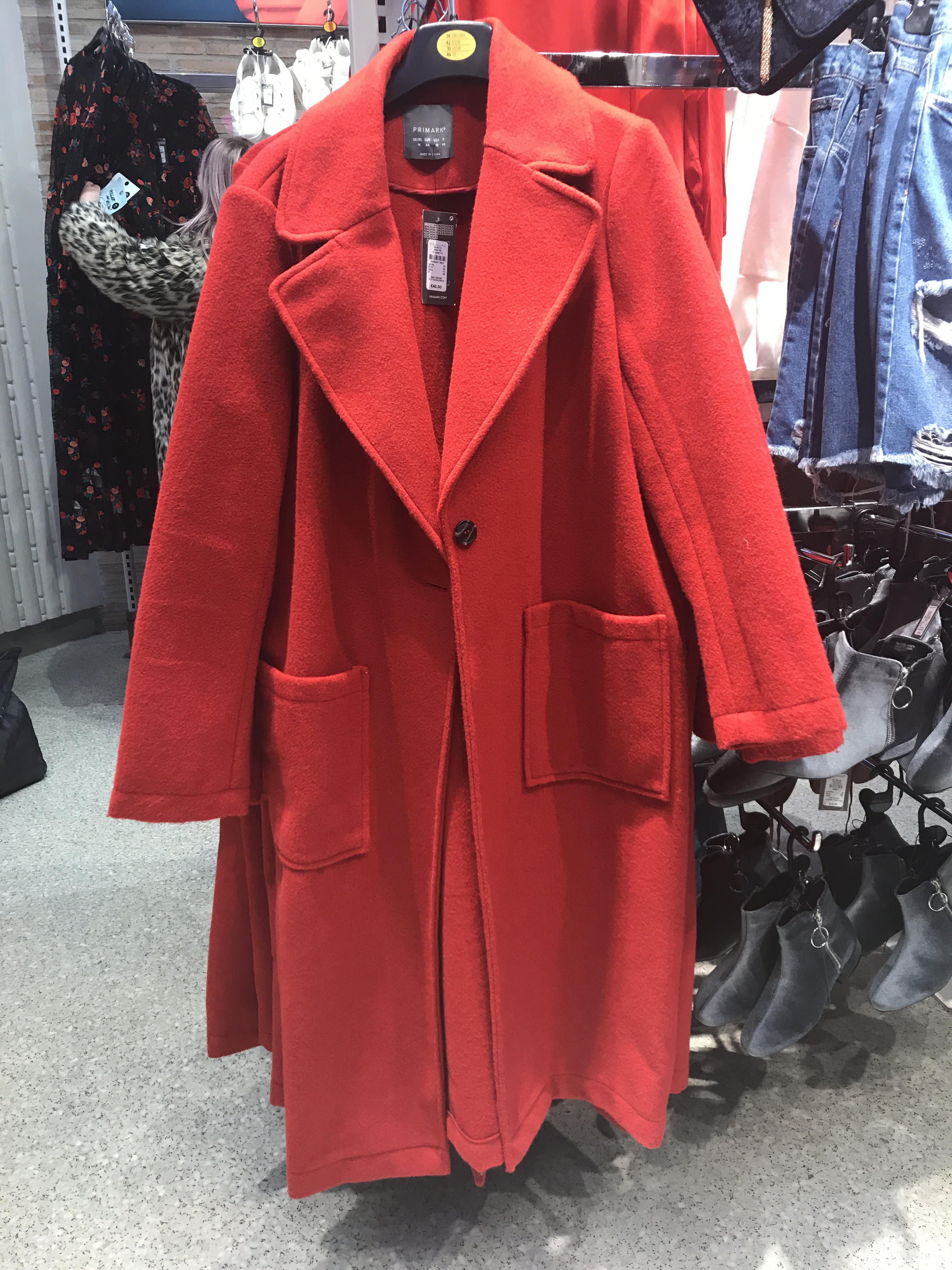 abrigo-rojo-primark