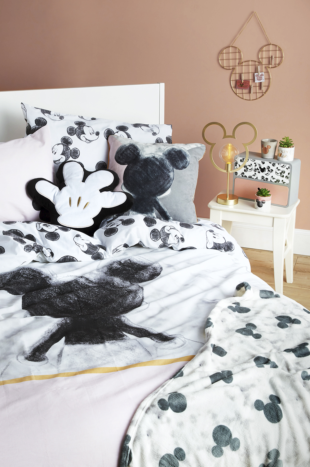 Leo un libro Dormitorio Armada Ya puedes decorar tu casa al estilo Mickey Mouse - WeLoverSize.com