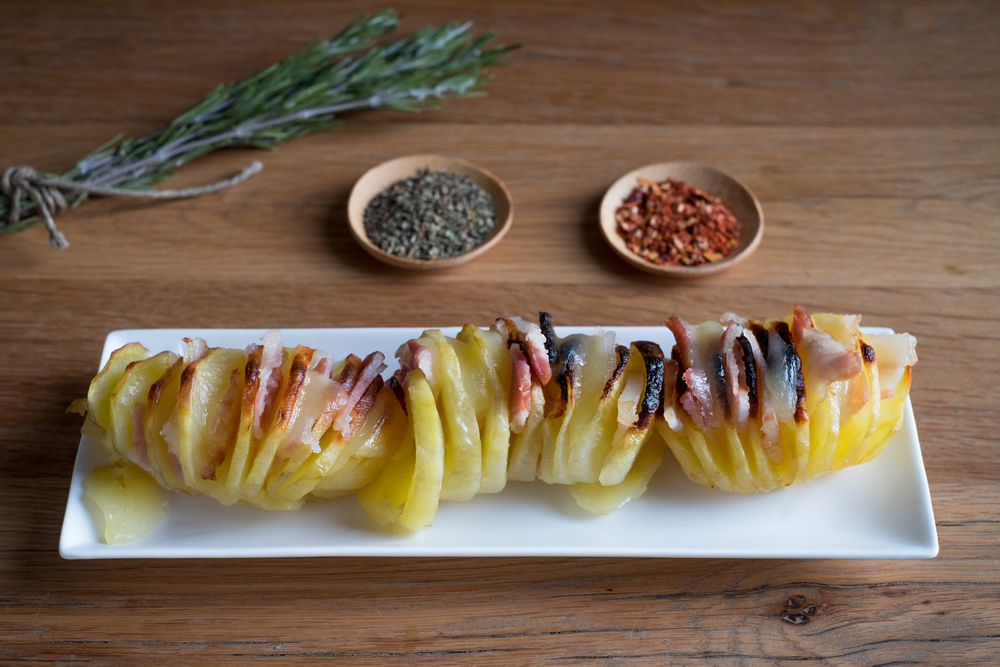 Receta TOP: Flores de patata con cremoso de aguacate y crujiente de bacon