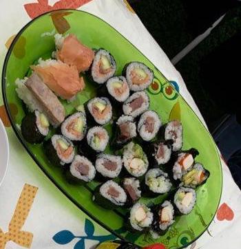 Plato de sushi casero