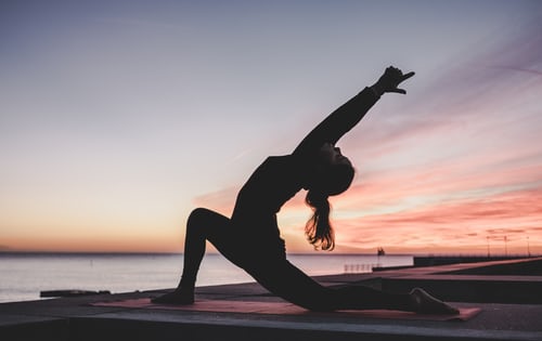 Razones por las que el yoga se ha convertido en el deporte de moda