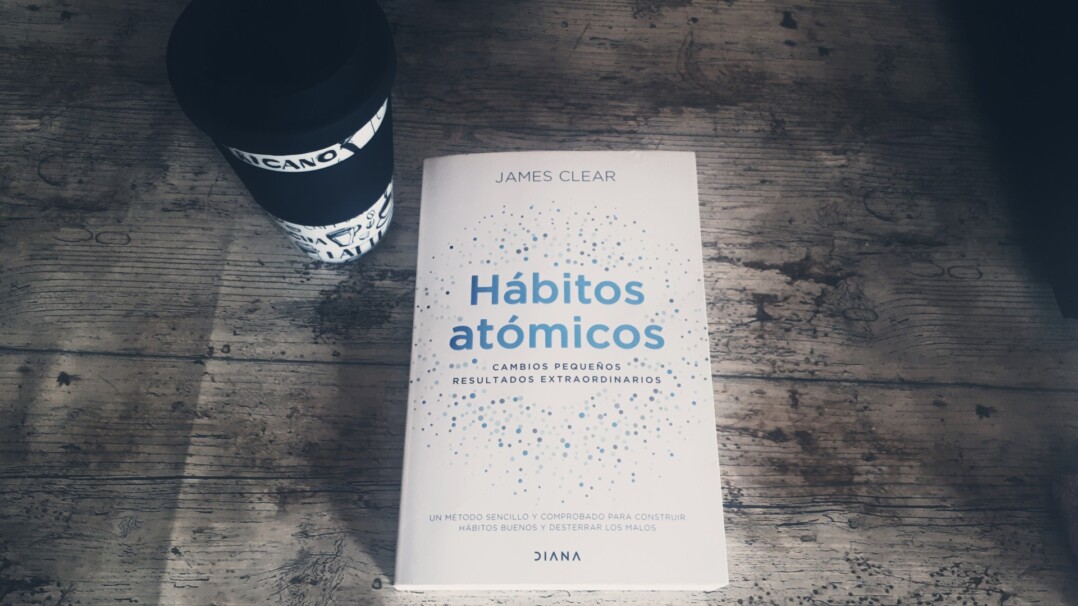 Hábitos atómicos: el libro que te ayudará en momentos de cambios