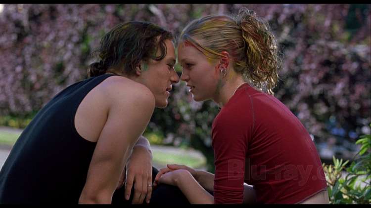 Primeros besos en los 90: cinco amigas nos cuentan cómo fue el suyo