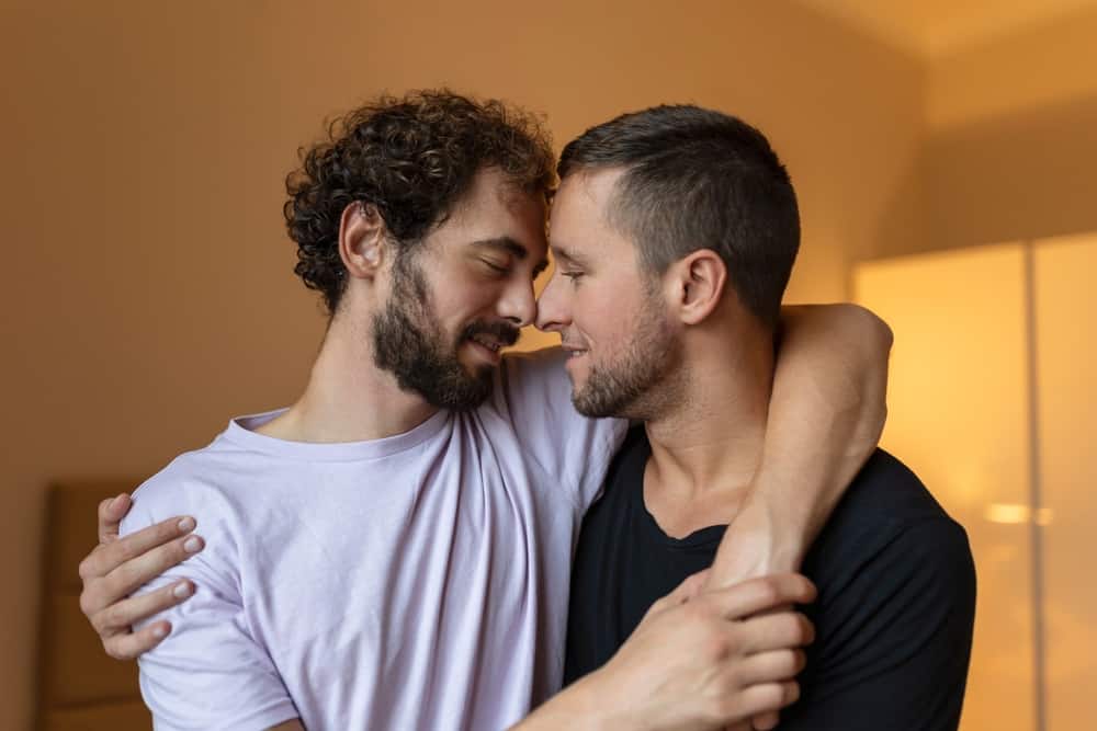Pill&eacute; al novio de mi hermana si&eacute;ndole infiel con un chico
