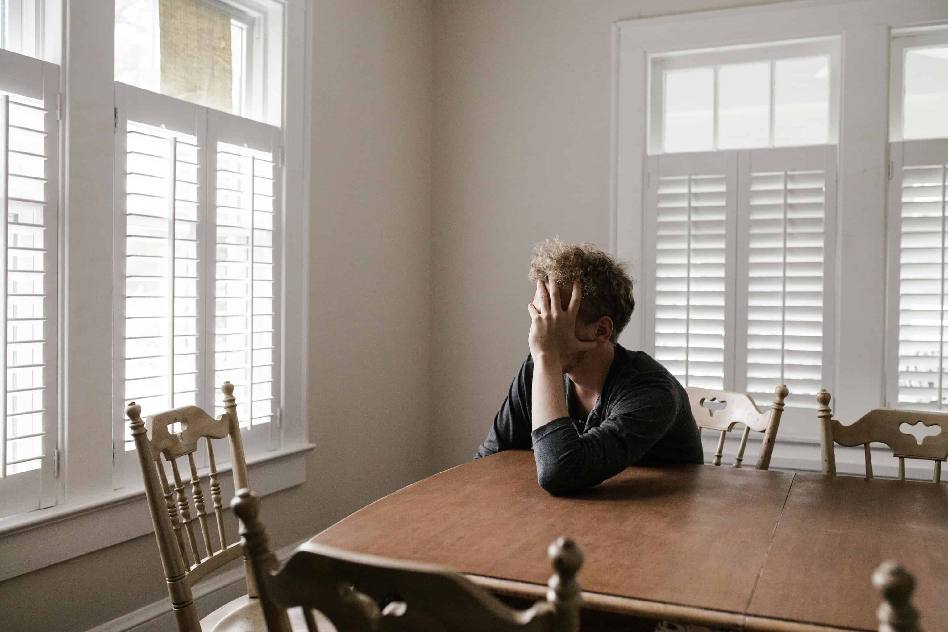 El padre ausente de mi marido apareci&oacute; para pedirle un ri&ntilde;&oacute;n