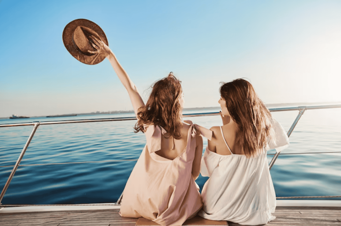 Imag&iacute;nalo: tu cuerpo en bikini, amigas que lo celebran todo y una fiesta en yate en Dub&aacute;i