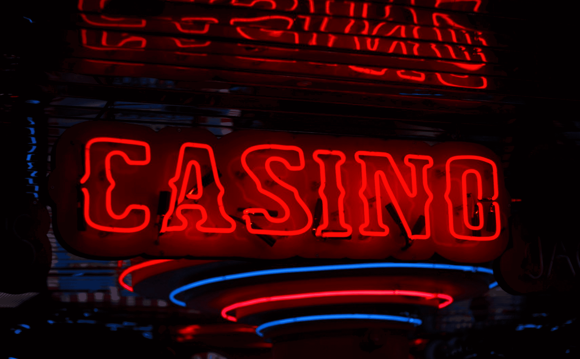 &iquest;La elegancia de los casinos terrestres o la practicidad de los casinos en l&iacute;nea?