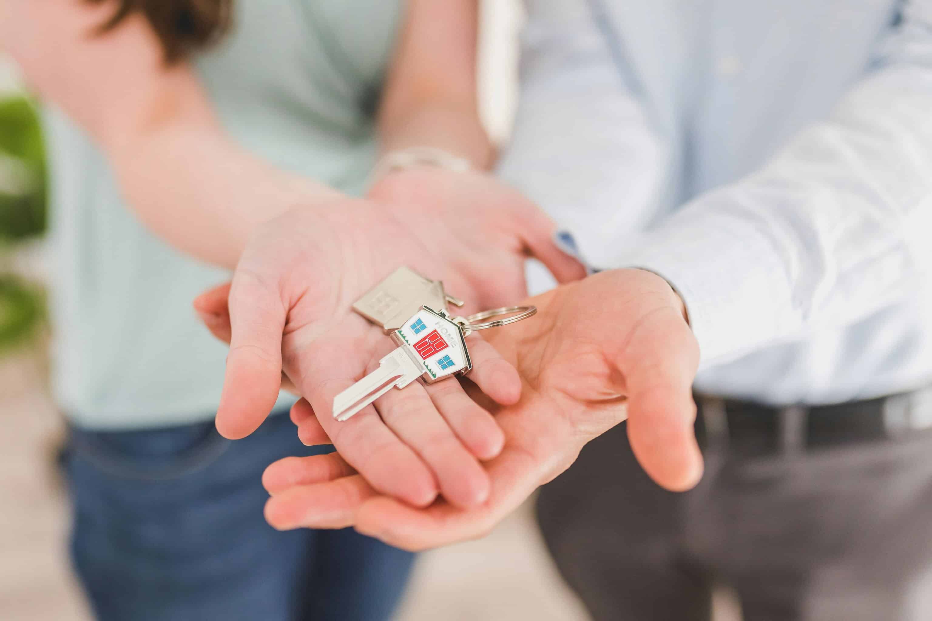 Le damos el piso gratis y quiere lucrarse con &eacute;l&hellip; &iquest;pero qu&eacute; les hemos ense&ntilde;ado?