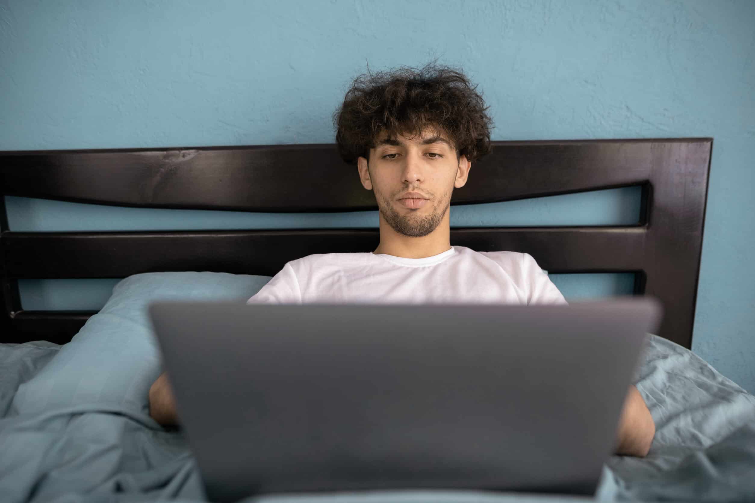 No quiere probar cosas nuevas en la cama, pero bien que le gusta el nopor raro