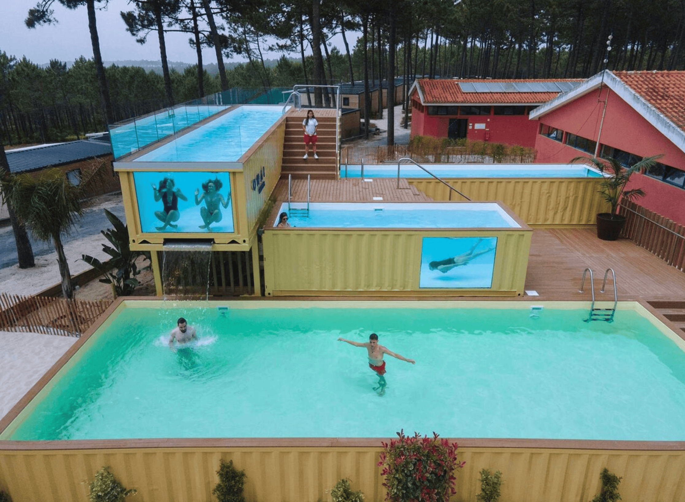 Viajar con ni&ntilde;os y probar algo nuevo: destinos donde el surf tambi&eacute;n es familiar