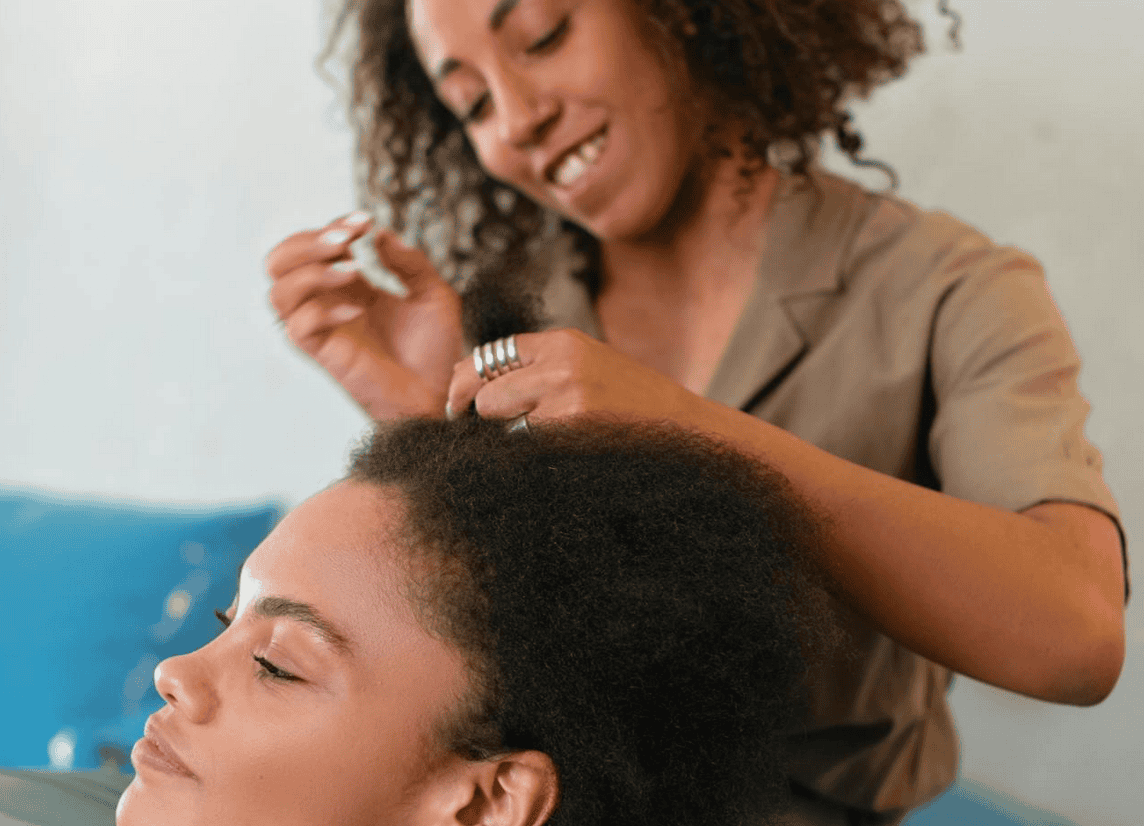 Encuentra tu peluquera afro a domicilio en Espa&ntilde;a gracias a Zenaba